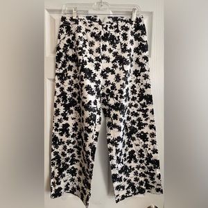 Piazza Sempione Black and White Florals Capri Pants - Italian size 40